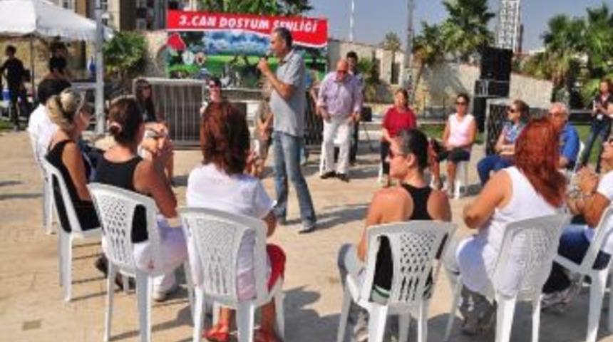 Hayvanlara Yapılan İşkenceyi Anlamak İ&ccedil;in Kafese Girdiler