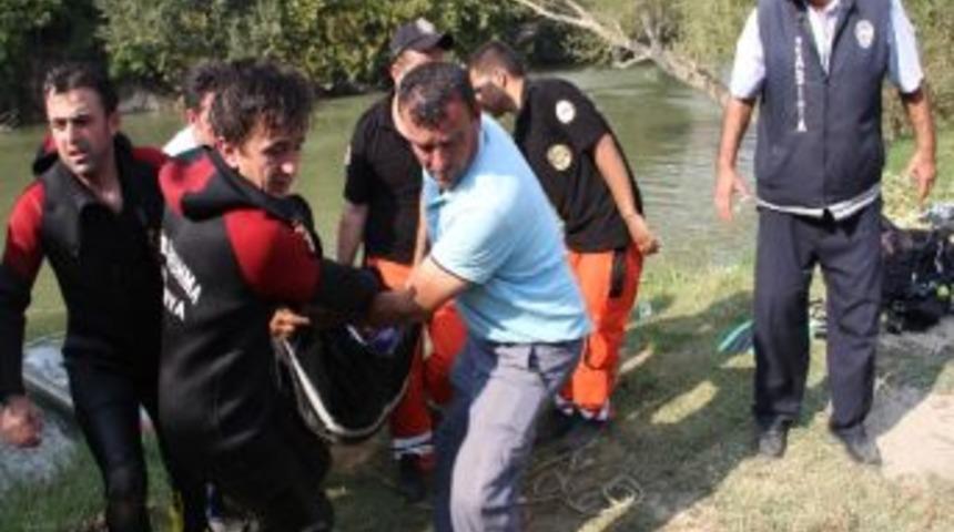 Otomobil Nehre U&ccedil;tu: 1 &Ouml;l&uuml;, 1 Yaralı