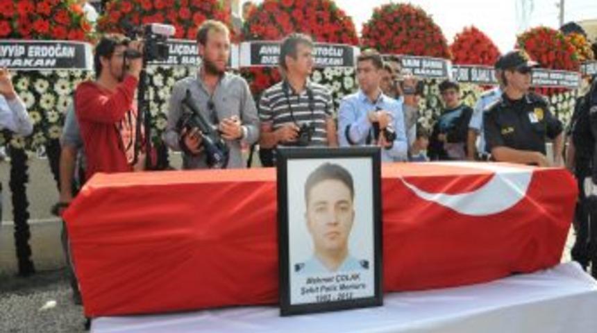 Konyalılar Şehit Polisi G&ouml;zyaşlarıyla Uğurladı