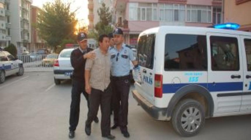 Yavru k&ouml;peğin boğazını kesti