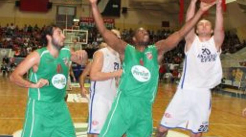 Anadolu Efes, Karşıyaka'yı Farklı Yendi
