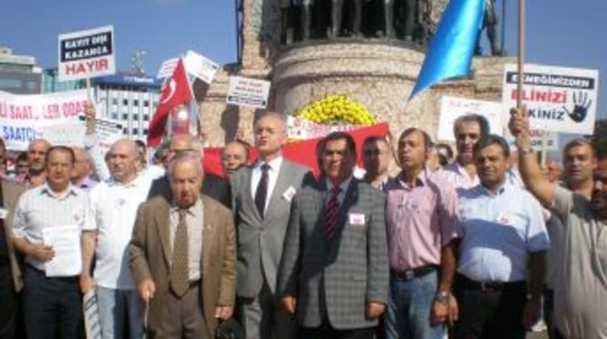 Saat&ccedil;iler, Korsan Satışları Ve Taklit &Uuml;r&uuml;nleri Protesto Etti