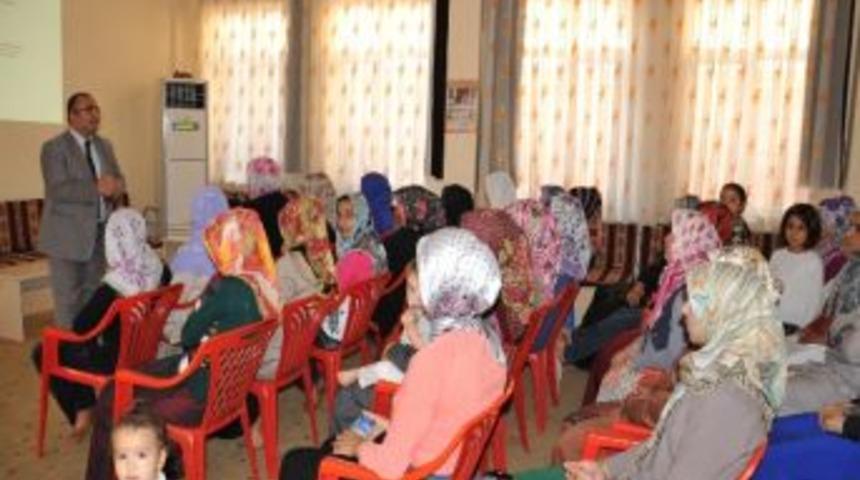 Şahinbey&rsquo;den Kursiyerlere Aile İ&ccedil;i Etkili İletişim Semineri