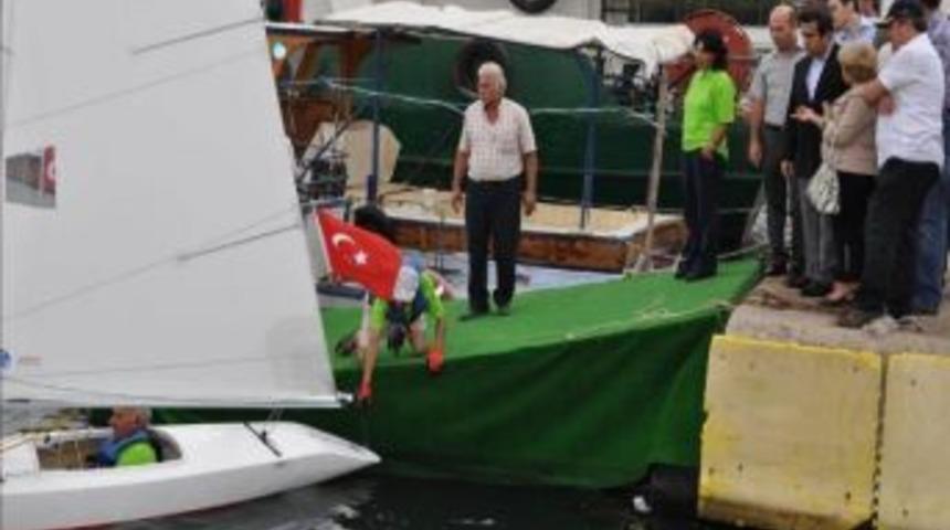 Vali G&uuml;zeloğlu Yelkencileri Ziyaret Etti