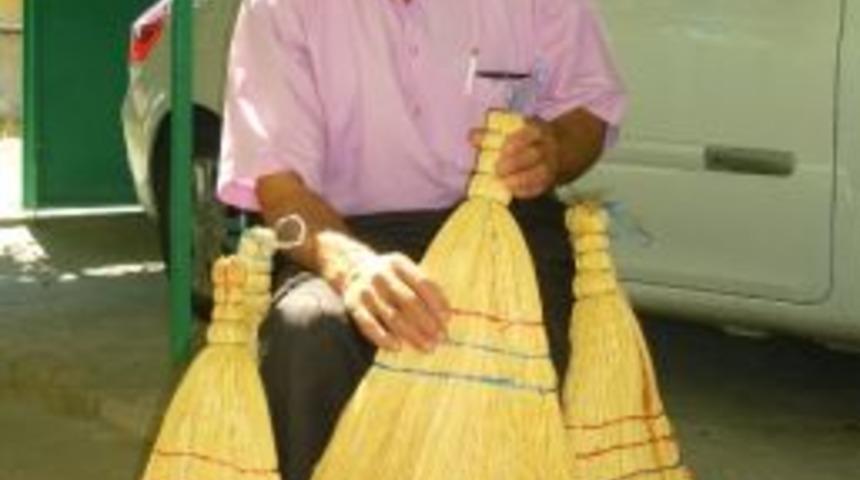 Boş Zamanlarda S&uuml;p&uuml;rge Yapıyor