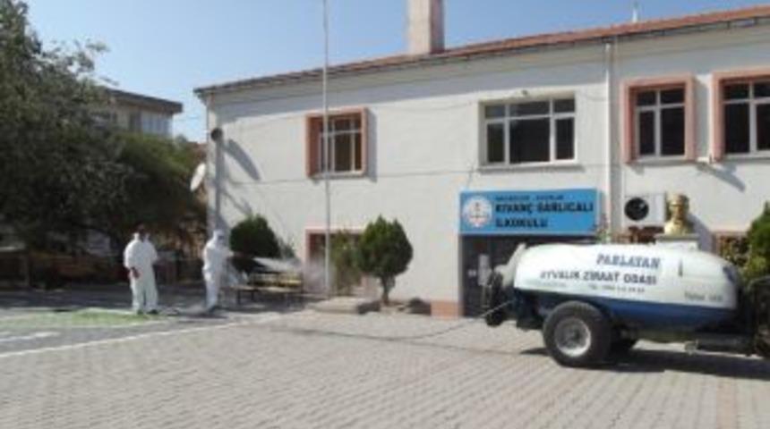 Ayvalık&rsquo;taki Okullar İla&ccedil;lanıyor