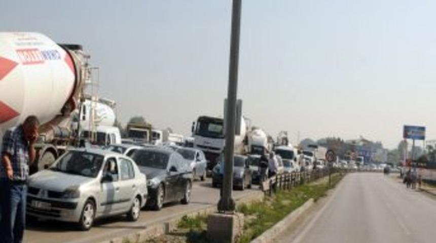 Okul I&ccedil;in Yol Kestiler