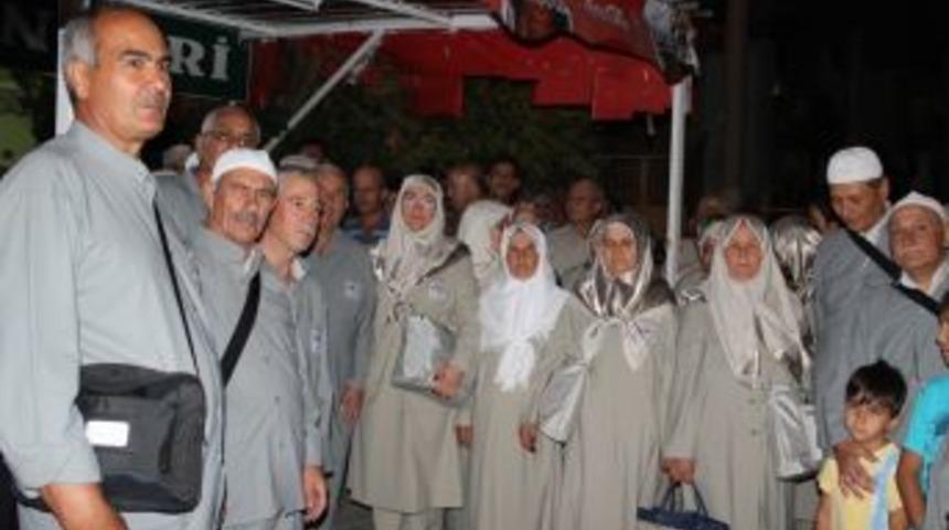 Edremit'te Hacı Adayları Dualarla Kutsal Topraklara Uğurlandı