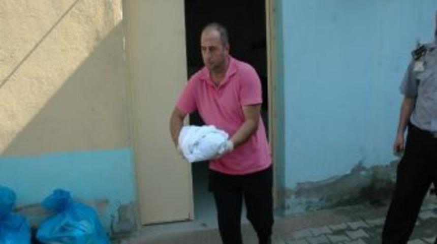 Terk Edilen 1,5 Aylık Bebek Parmaklıları Kopan Beşikten D&uuml;ş&uuml;p &Ouml;ld&uuml;