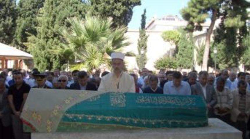 Sinop Belediye Başkanı Erg&uuml;l'&uuml;n Annesi Vefat Etti