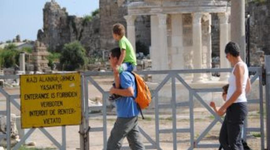 Side'de T&uuml;ke Tapınağı'nı Ayağa Kaldırma &Ccedil;alışmaları Tamamlandı