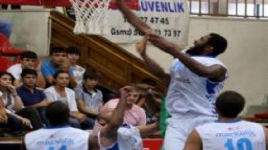 Uşak &Uuml;niversitesi Basketbol Takımı Lige Galibiyetle Başladı
