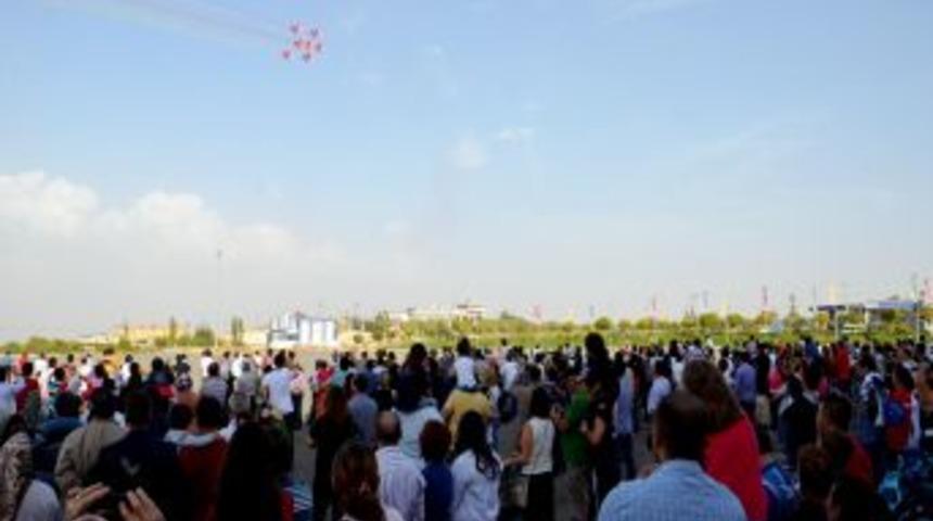 T&uuml;rk Yıldızları, Gaziantep Semalarını Renklendirdi