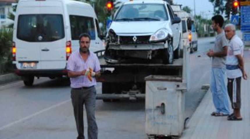 Manavgat'ta Trafik Kazası: 1 &Ouml;l&uuml;