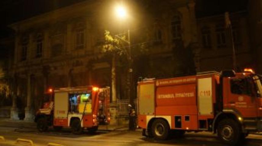 Sultanahmet &Ccedil;ocuk Mahkemesi'nde Yangın
