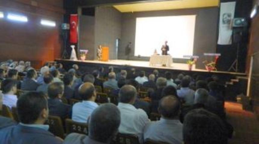 Osmancık'ta konferans verdi