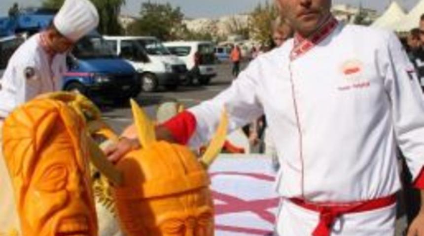 Onlar Da Sebze Meyve Heykeltıraşları