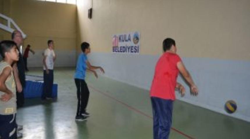 Kula Belediye Spor Voleybol Takımı Alt Yapı &Ccedil;alışmalarına Başladı