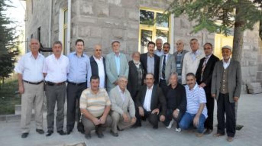 Belediye Başkanı Odabaşı, Koparan Mahallesi'nde Yol &Ccedil;alışmalarını Inceledi