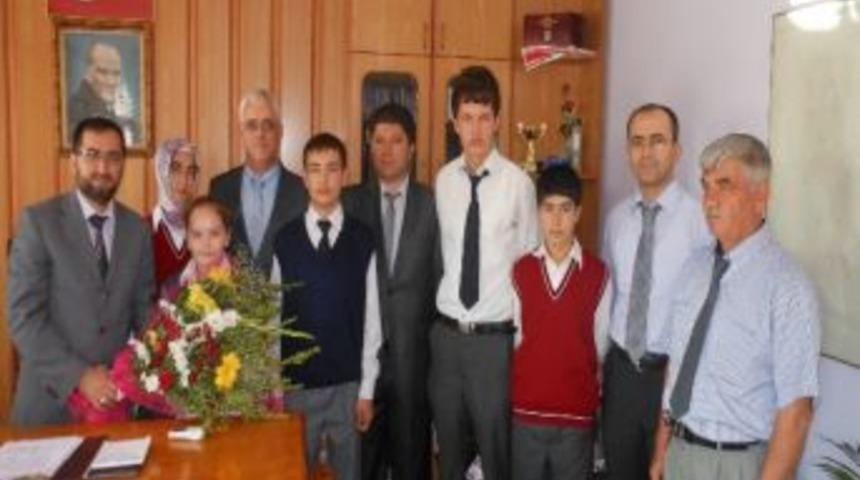 &Ouml;ğrencilerden M&uuml;ft&uuml;ye Anlamlı Ziyaret