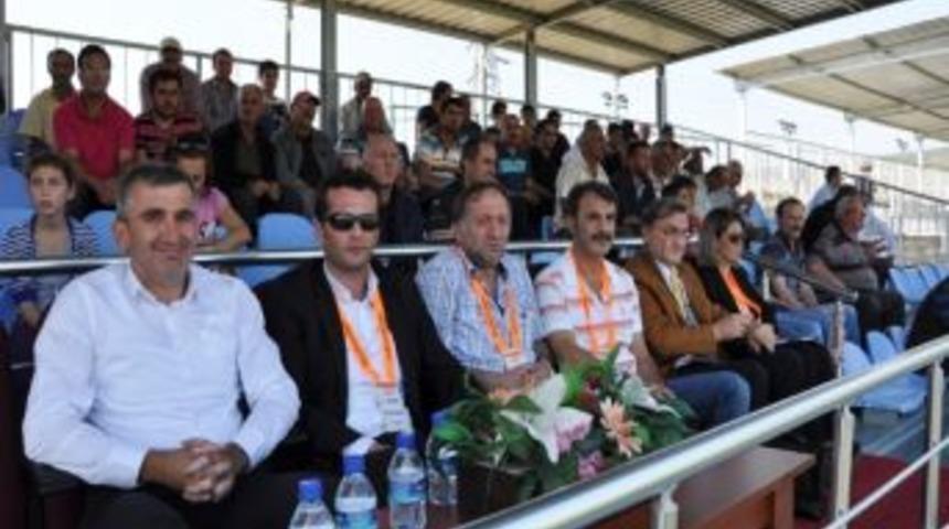 Kaynaşlı Stadyumu M&uuml;sabakalara A&ccedil;ıldı