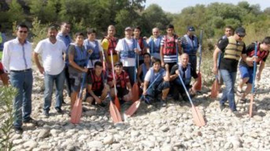 Yıldırımhanlı &Ouml;ğrenciler Rafting Heyecanını Babalarıyla Yaşadı