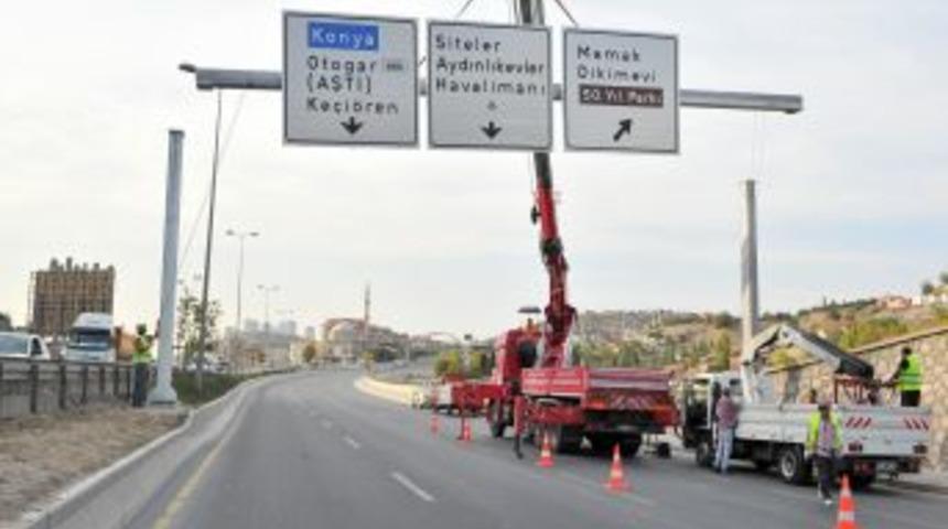 Başkent'te Ihtiya&ccedil; Duyulan Yerlere Y&ouml;n Levhaları Yerleştiriliyor