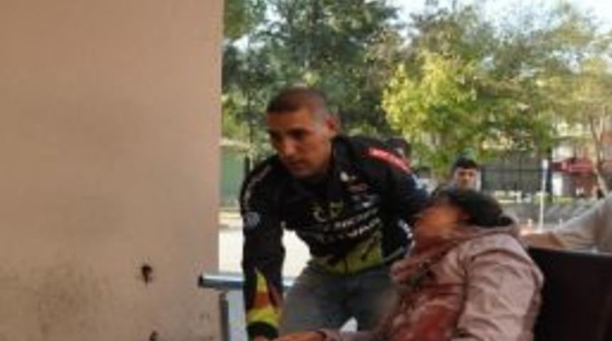 Lastiği Patlayan Motosiklet Devrildi: 2 Yaralı