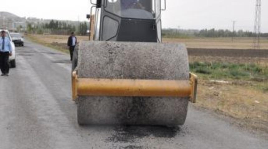 Bulanık&rsquo;ta Yol Yama &Ccedil;alışması