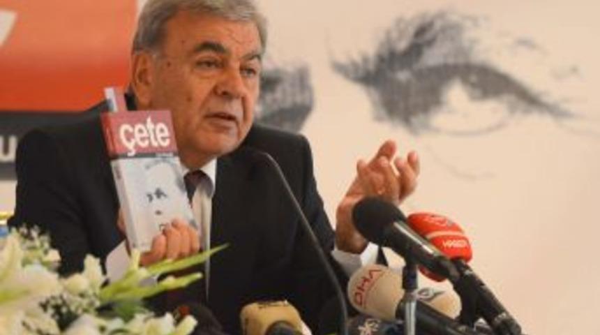 Başkan Kocaoğlu, İzmir B&uuml;y&uuml;kşehir Davasını '&Ccedil;ete' Kitabında Anlattı