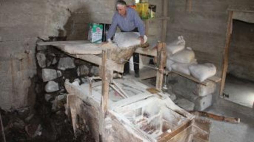 200 Yıllık Su Değirmeni Teknolojiye Meydan Okuyor