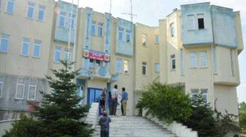 Eski Belediye Binası Ve Arsası Satılıyor