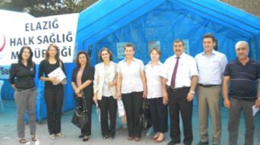 Meme kanseri bilin&ccedil;lendirme standı kuruldu