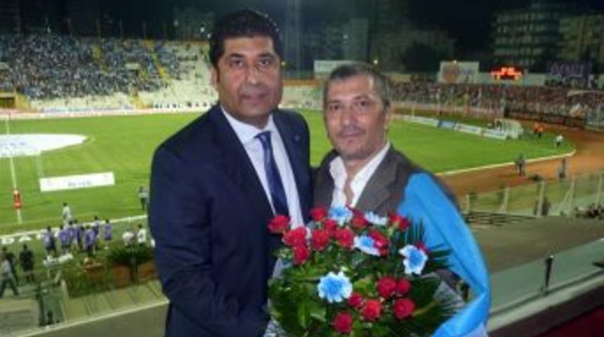 &Ouml;nder Serin'den Bayram Akg&uuml;l'a &ccedil;i&ccedil;ek