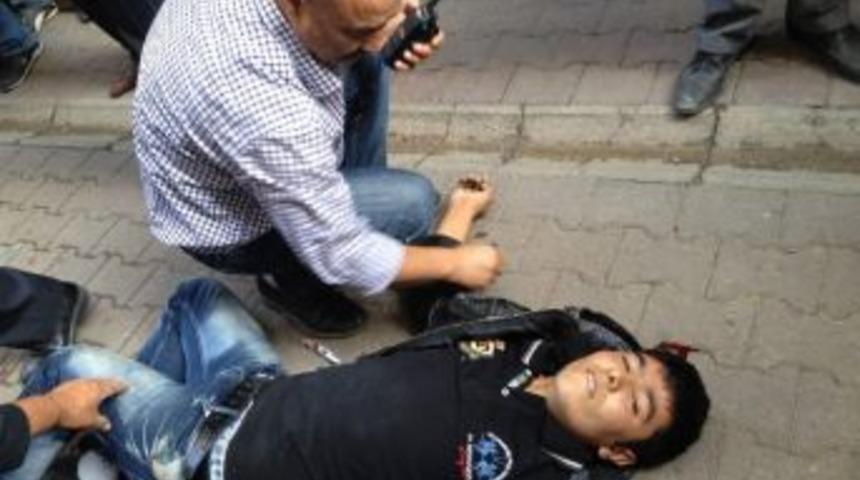 Otomobilin &Uuml;st&uuml;ne D&uuml;şerek Yaralandı