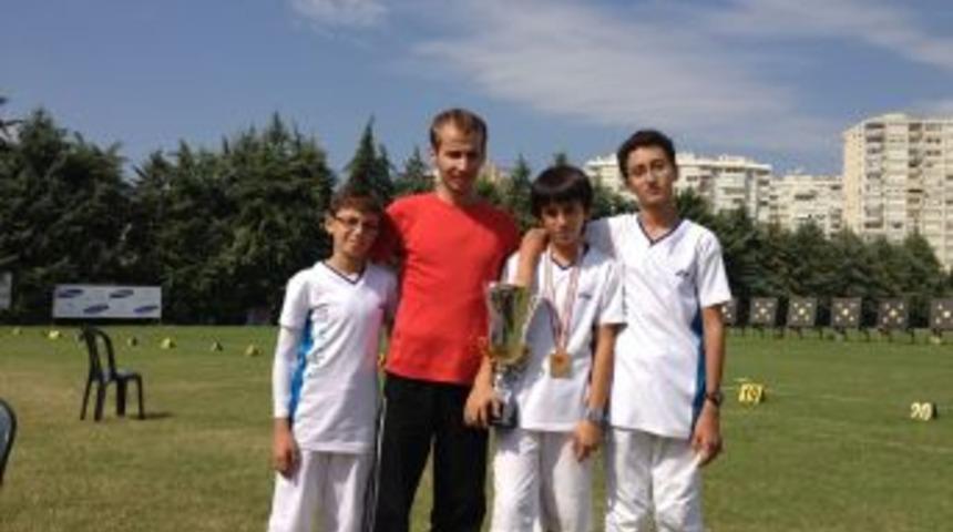 &Ouml;zel Sabahattin Zaim Anafen Koleji &Ouml;ğrencisi, Ok&ccedil;ulukta Şampiyon Oldu