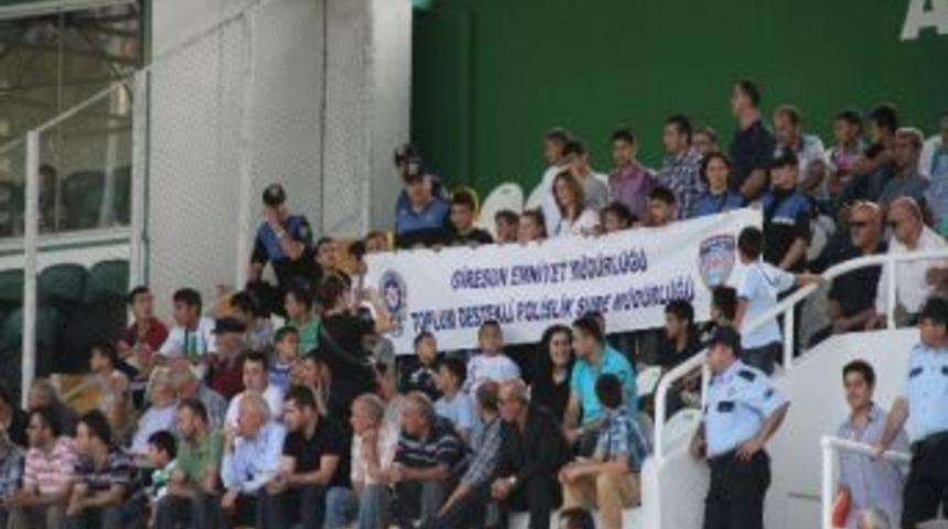 Kimsesiz &Ccedil;ocukların Ma&ccedil; Keyfi