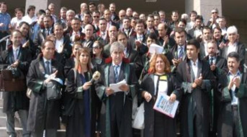Demokrat Avukatlar Yarışa Girdi