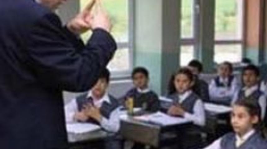 &Ouml;ğretmen de yok kitap da