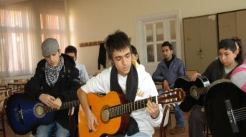 Mamak K&uuml;lt&uuml;r Merkezi M&uuml;zik Kursları Yoğun Ilgi G&ouml;r&uuml;yor