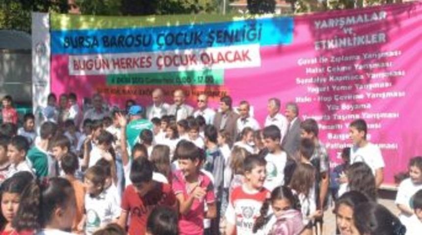 Bursa Barosu D&uuml;nya &Ccedil;ocuk G&uuml;n&uuml;'n&uuml; Harmancık'ta Kutladı