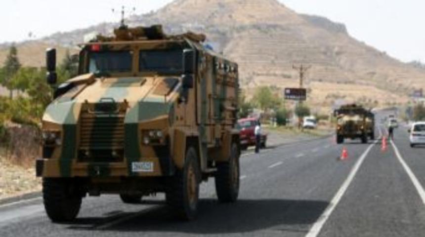 Sınıra Askeri Sevkiyat Devam Ediyor