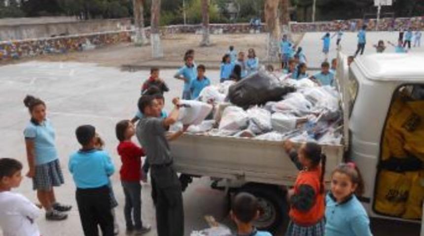 S&ouml;ke Belediyesi'nden &Ouml;ğrencilere Kıyafet Ve Kırtasiye Desteği