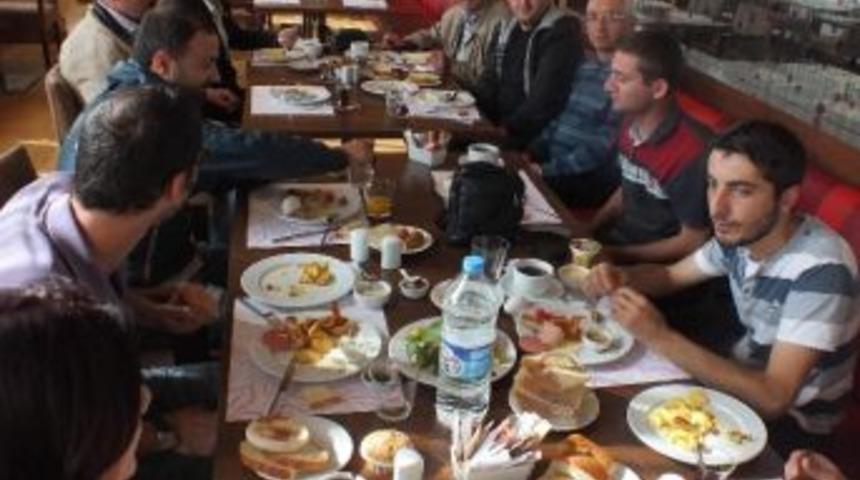 Basın Ve Protokol, Cemiyetin Hilton Garden Iın'deki Brunch'nda Buluştu