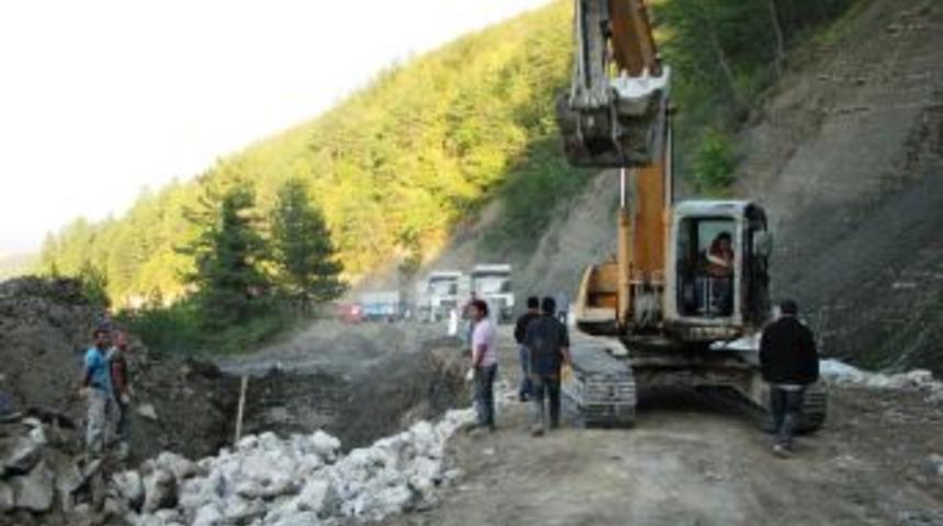 Heyelandan Etkilenen Yolda &Ccedil;alışmalar Başladı