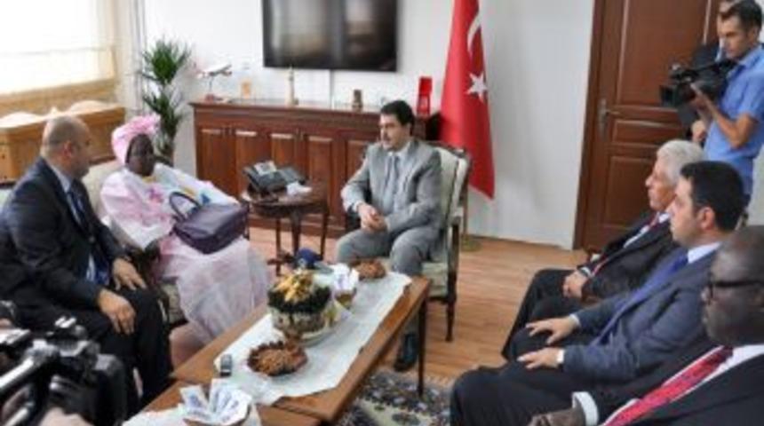 Senegal Ticaret Bakanı Diallo, T&uuml;rk Yatırımcıları &Uuml;lkesine &Ccedil;ağırdı