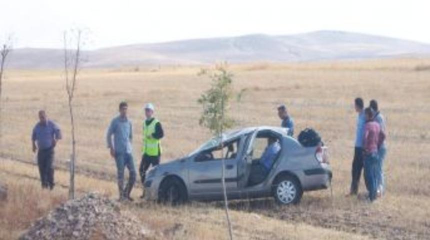 Otomobil Tarlaya U&ccedil;tu: 4 Yaralı