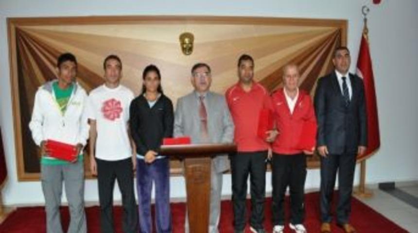 Milli Atletlerden Vali Yılmaz&rsquo;a Ziyaret