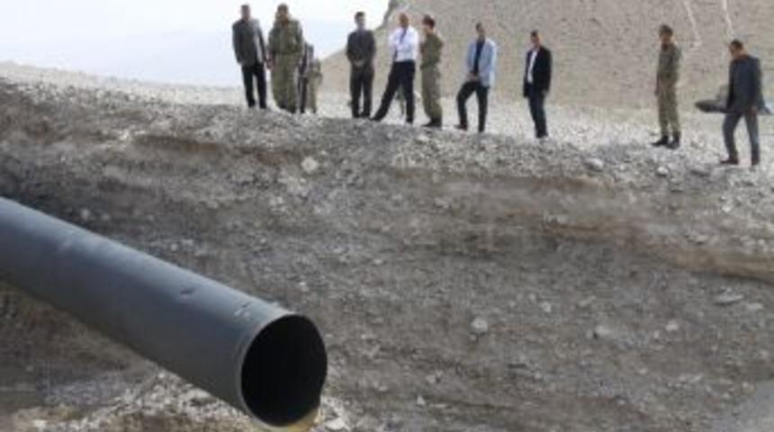 Vali Tekinarslan Doğalgaz Boru Hattı Patlama B&ouml;lgesinde