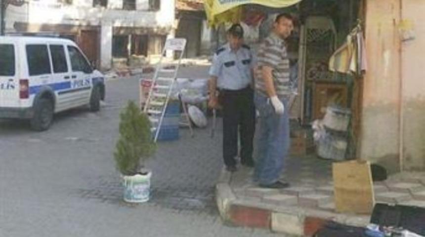 Ak Parti İl&ccedil;e Başkanının Bakkalı Soyuldu